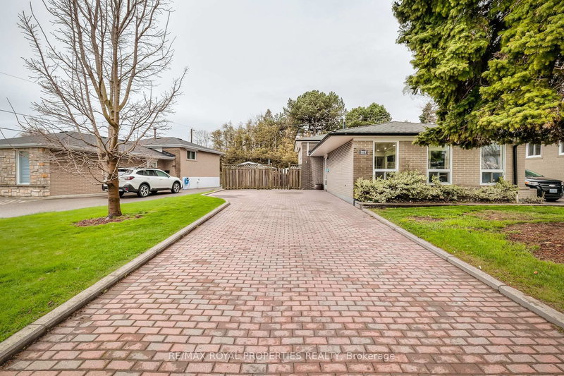 802 Modlin Rd, Pickering, L1W 1V3 | Image 2