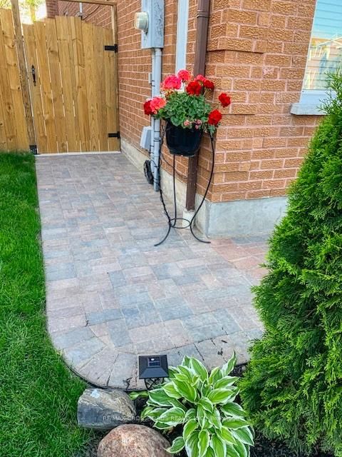 61 Silverbirch Pl, Whitby, L1R 1X6 | Image 3