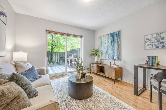 17 - 123 Strathcona Avenue