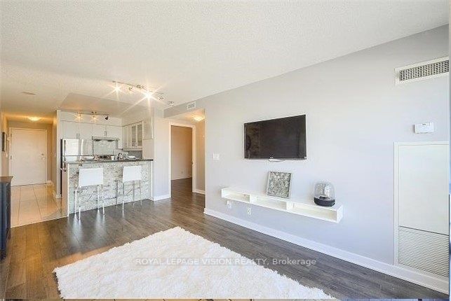 home for lease on 2901-36 Lee Centre Drive