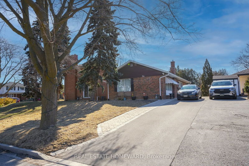 home for lease on Lower-4 Moorecroft Crescent