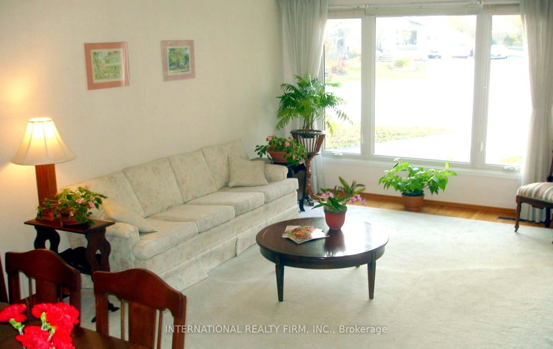 809 Helen Cres, Pickering, L1W 1V1 | Image 2