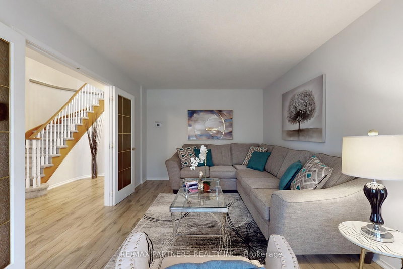 15 Ribblesdale Dr, Whitby, L1N 6Z3 | Image 3