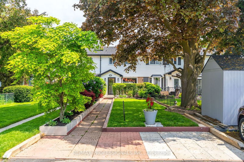 home for sale on 716A Krosno Boulevard