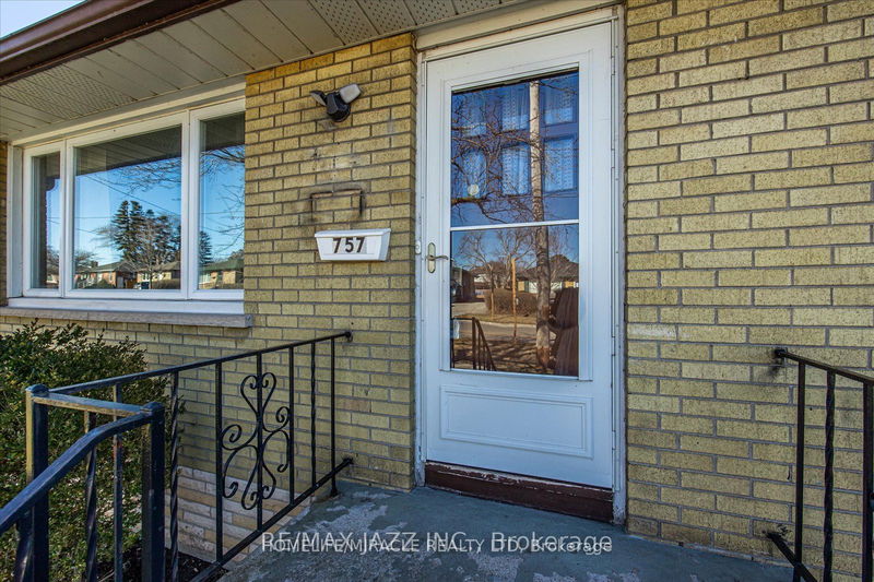 home for lease on 757 Phillip Murray Avenue