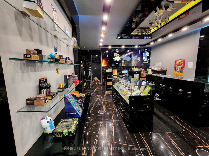 12 Simcoe St S, Oshawa, L1H 4G2 | Image 3