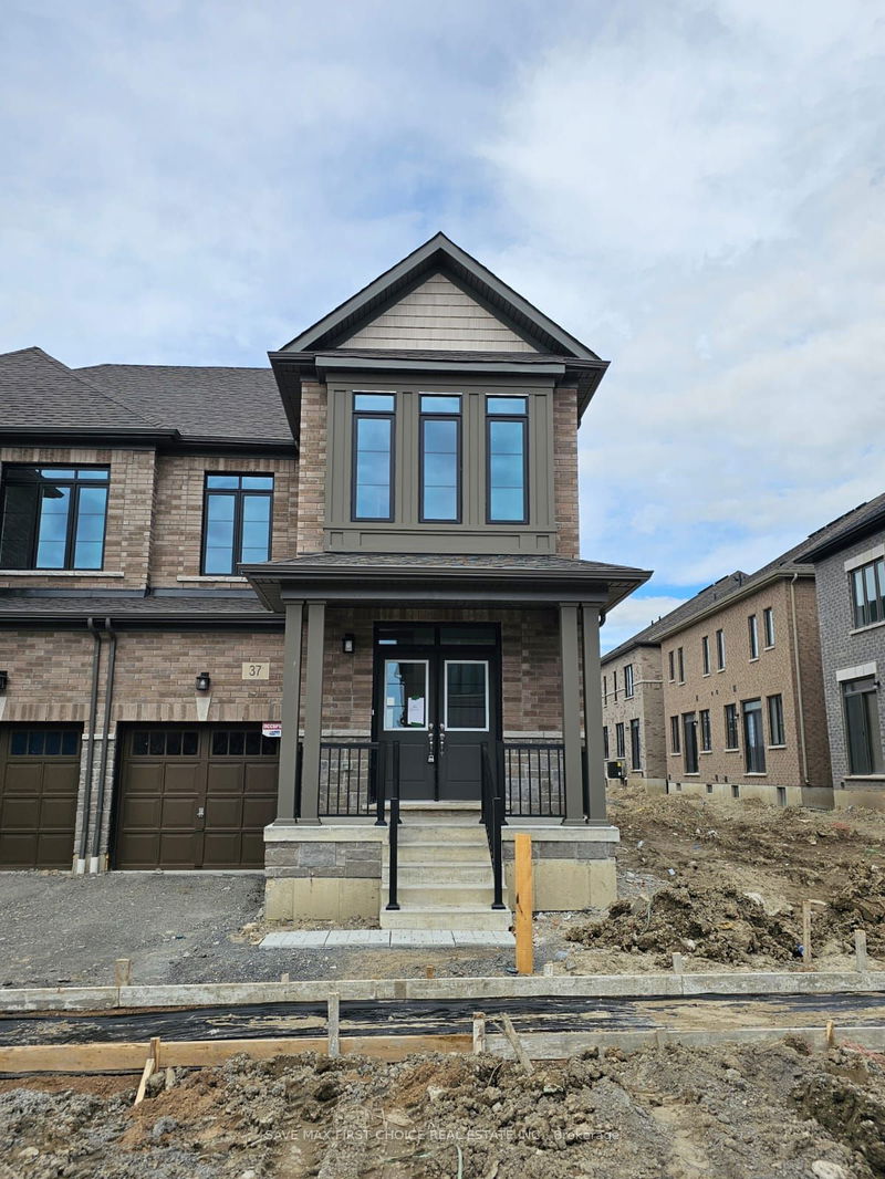 home for lease on 37 Waterfront Crescent