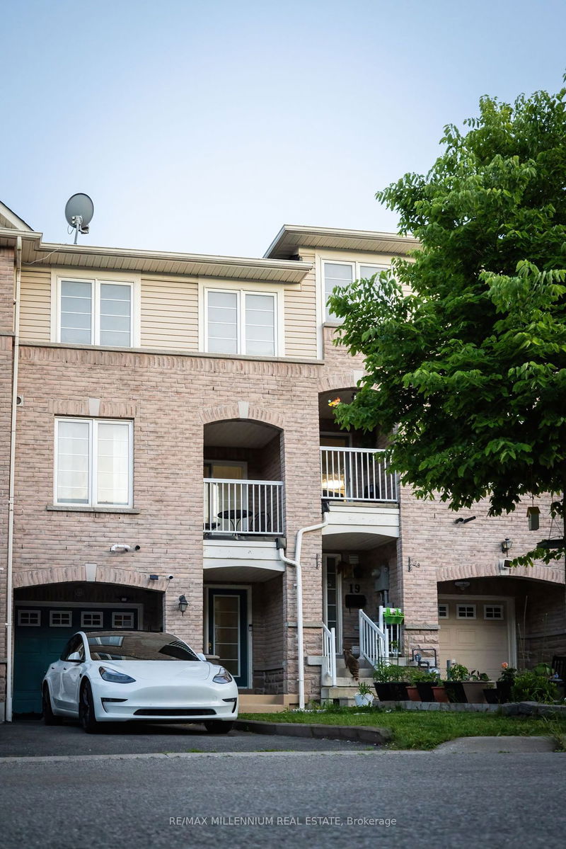 home for lease on 17 Thornharrold Street