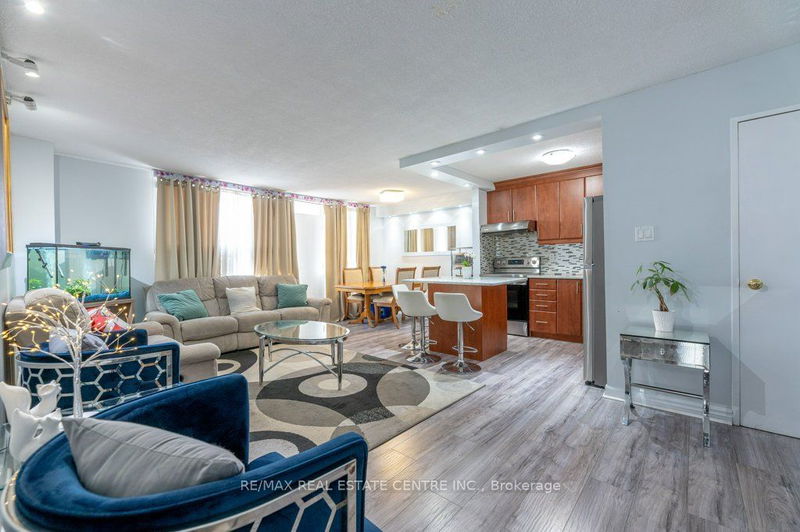  912 - 1950 Kennedy Rd  Toronto, M1P 4S9 | Image 4