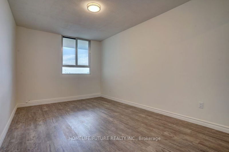  1406 - 3 Massey Sq  Toronto, M4C 5L5 | Image 2