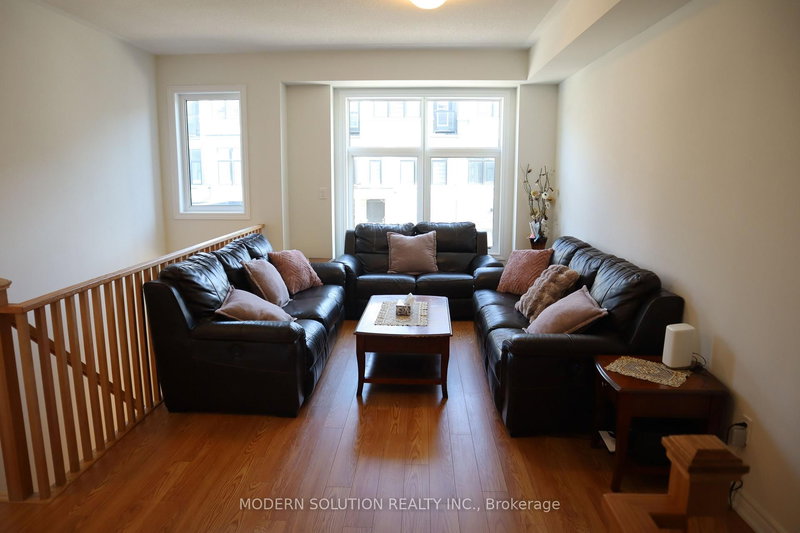 778 Kootenay Path, Oshawa, L1H 0A7 | Image 3