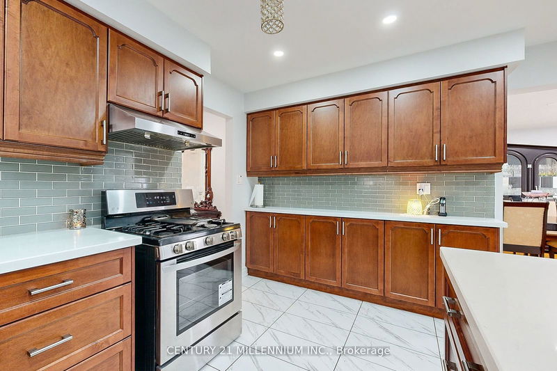 2274 Chapman Crt  Pickering, L1X 2E8 | Image 10