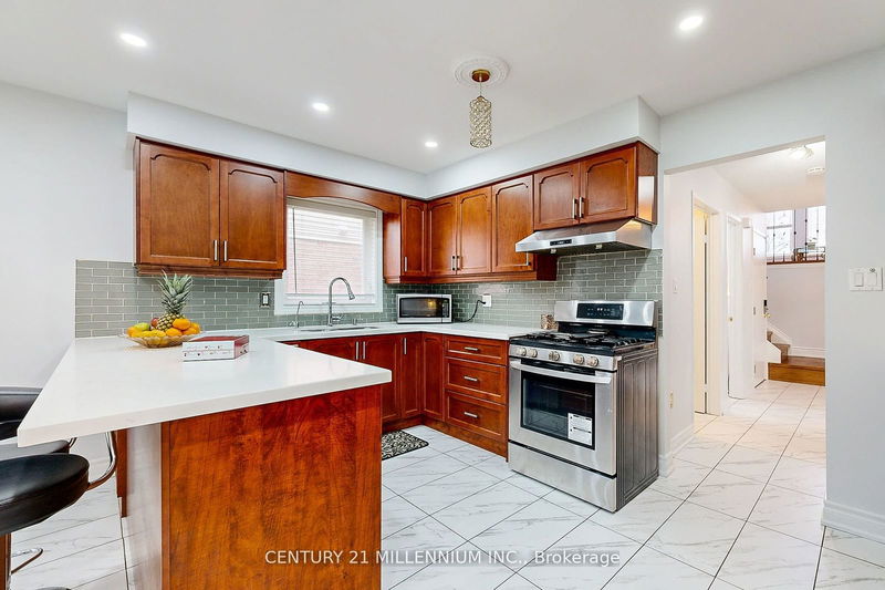 2274 Chapman Crt  Pickering, L1X 2E8 | Image 11