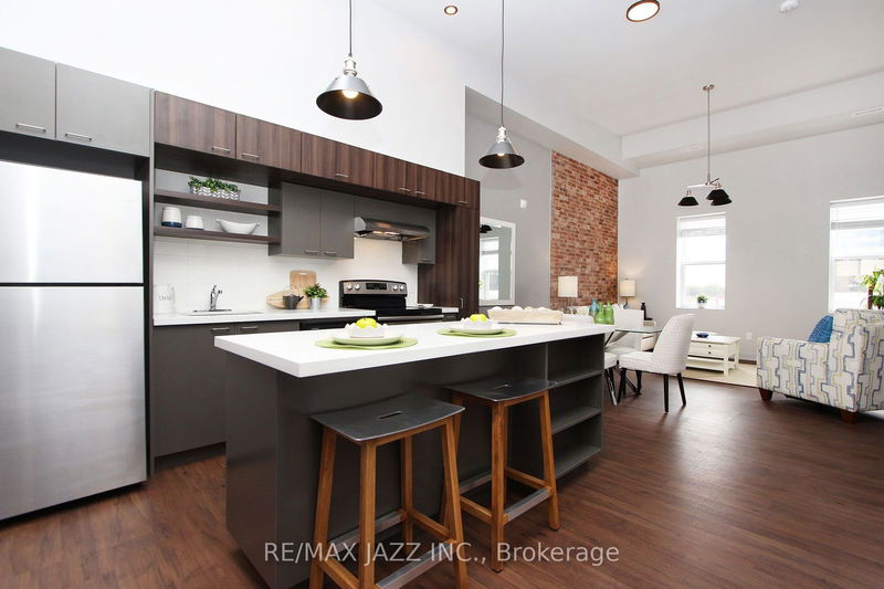home for lease on 309-14 1/2 King Street E