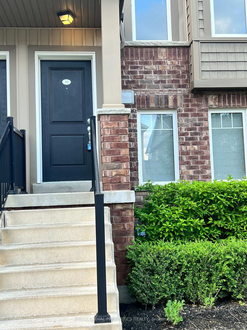 35 - 2500 Hill Rise Crt, Oshawa, L1L 0J5 | Image 2