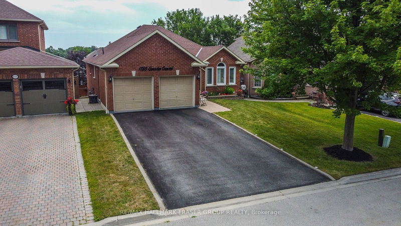 home for lease on Lower-1725 Conacher Crescent