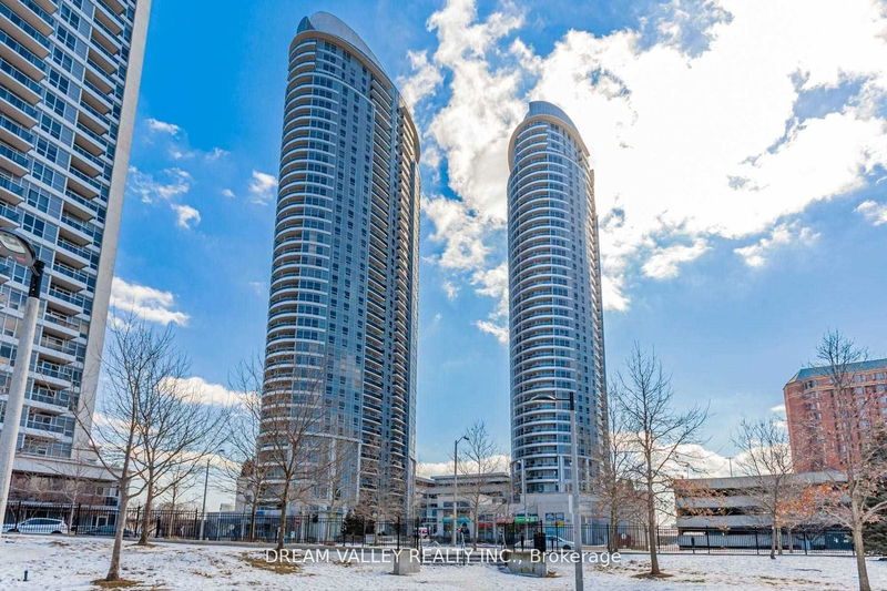 home for lease on 1304-125 Village Green Square