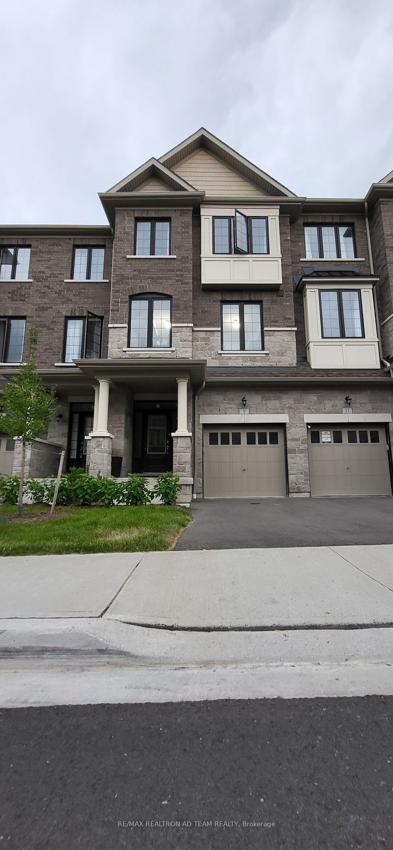 home for lease on 9 Hallmark Way