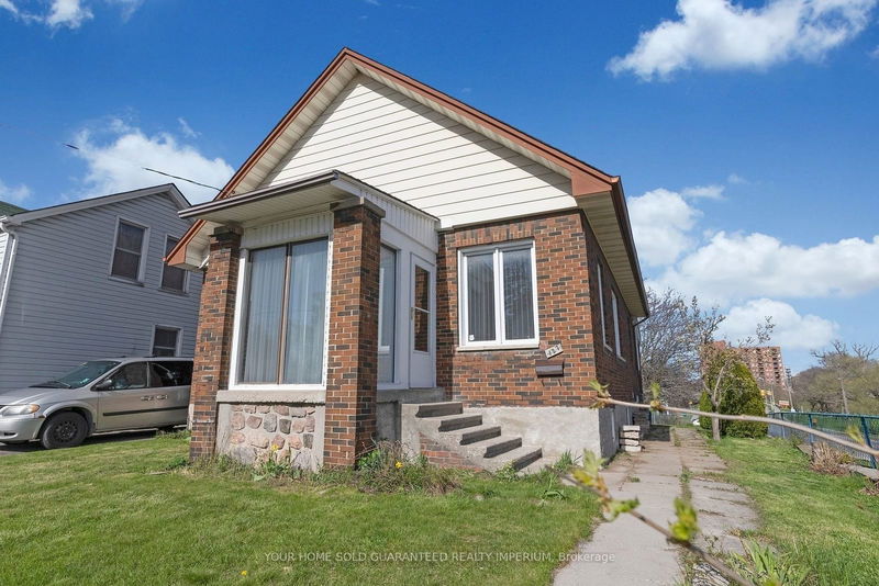home for lease on 127 Nassau Street