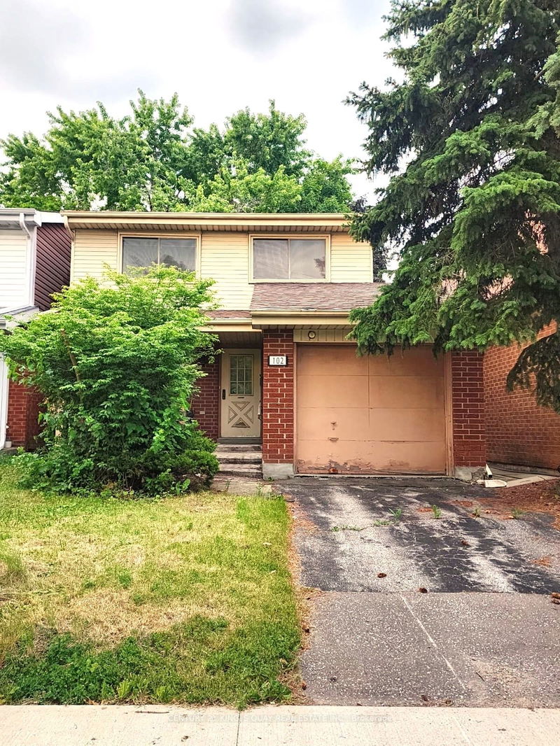 home for sale on 102 Springhouse Square