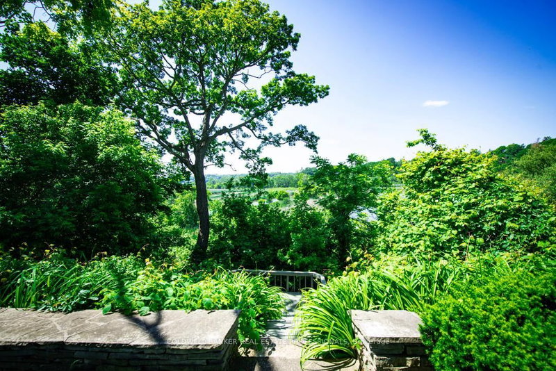 322 Dyson Rd, Pickering, L1W 2M9 | Image 3