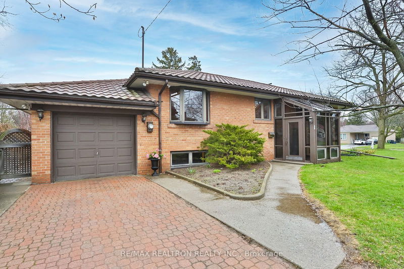 home for lease on 1 Lauralynn Crescent