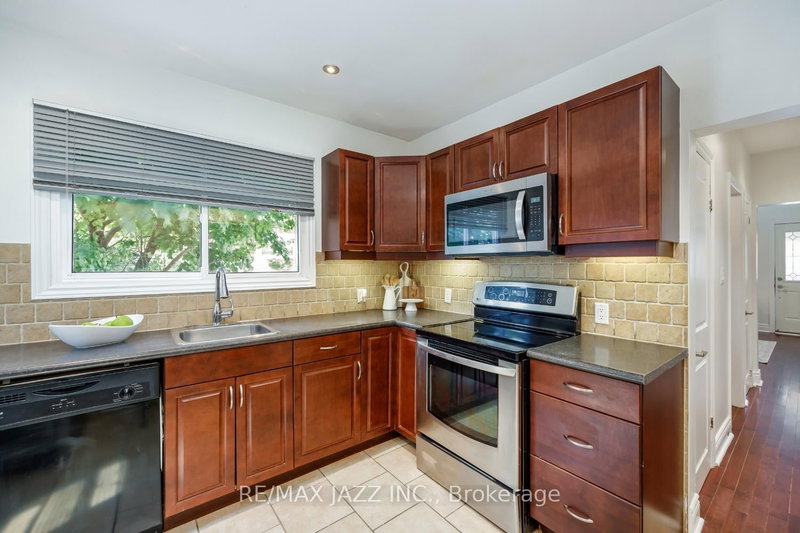 265 Clarke St, Oshawa, L1H 5G4 | Image 3