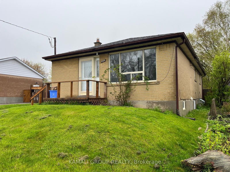 home for lease on Bsmt-494 Monteith Avenue