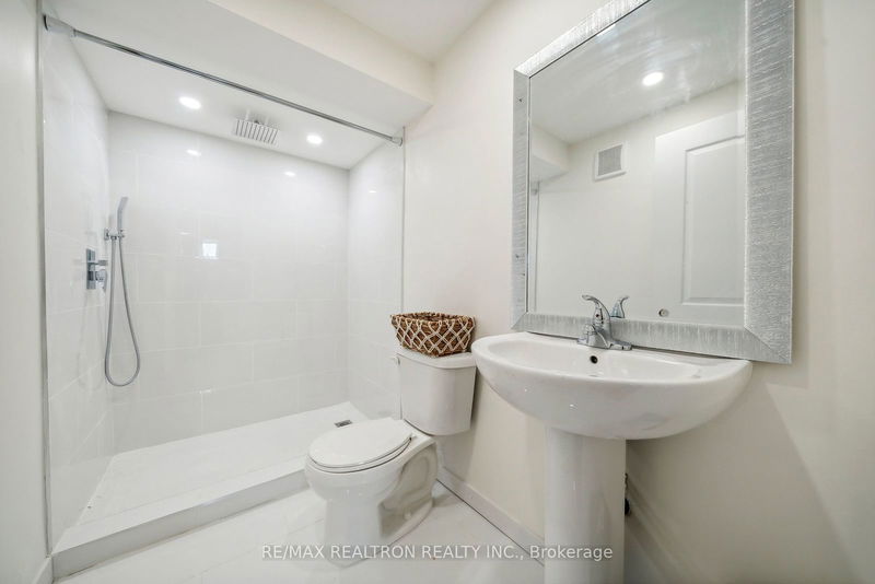 1 Auckland Dr  Whitby, L1P 0H3 | Image 33