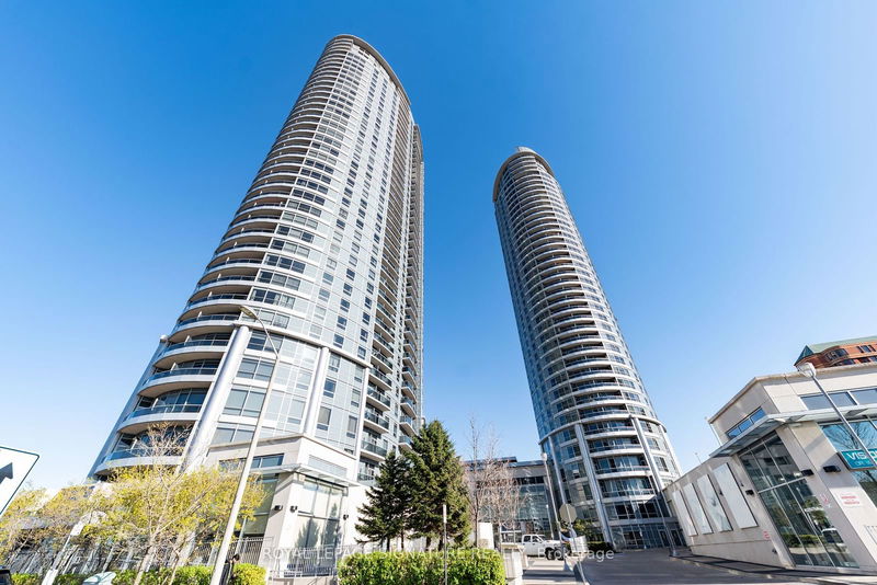 home for lease on 1423-135 Village Green Square