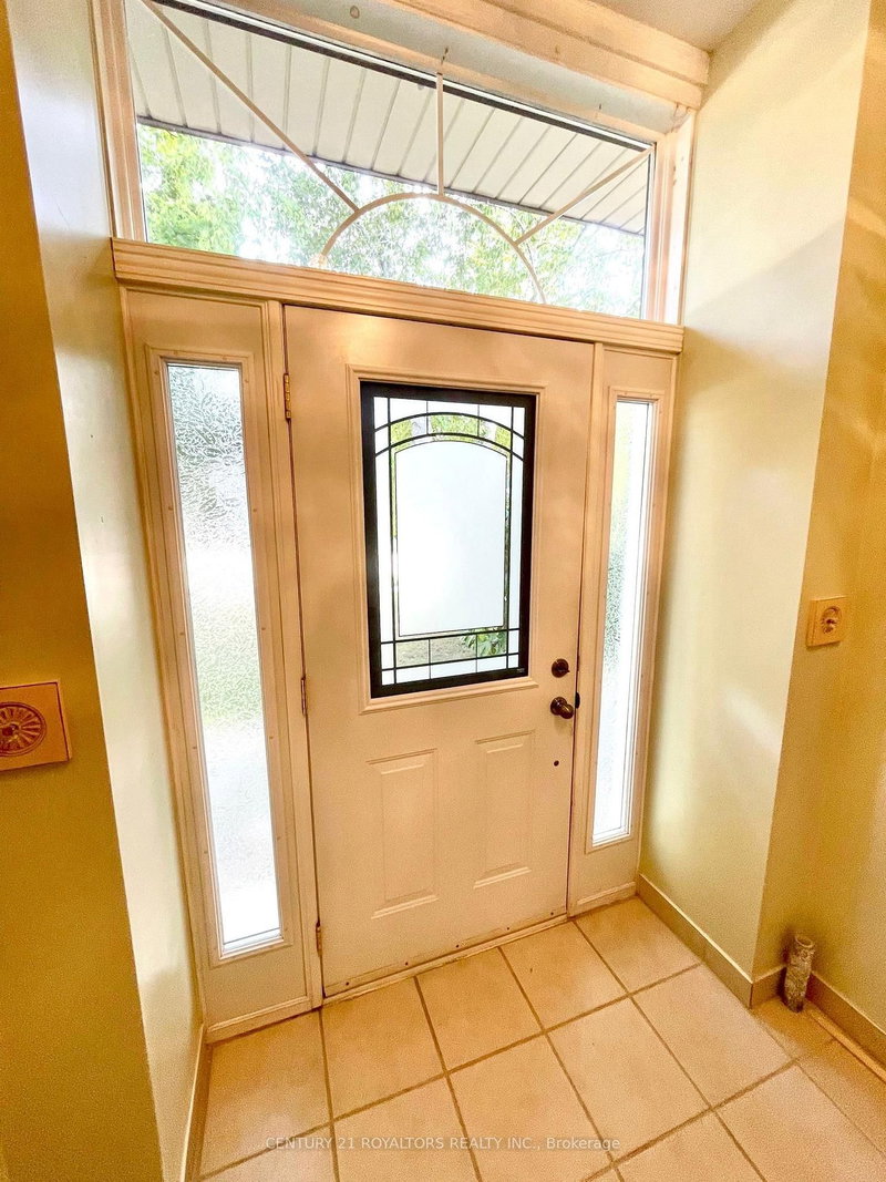 Upper - 404 Trent St W, Whitby, L1N 1M5 | Image 3