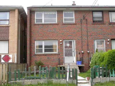 Townhouse sold at 26 Egan Avenue, Toronto, Ontario, Xxxxxx - Blake-Jones - MLS: E893421