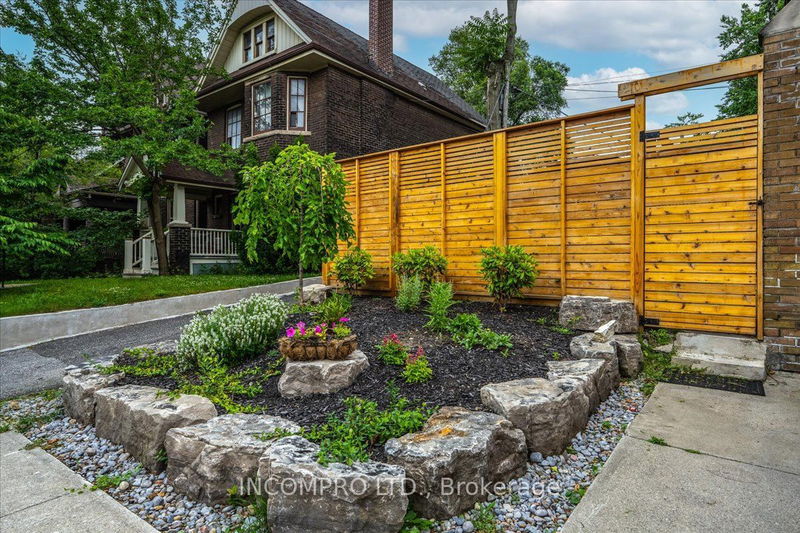 559 Broadview Ave  Toronto, M4K 2N7 | Image 24