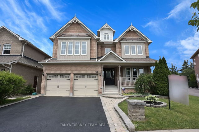 39 Dopp Crescent