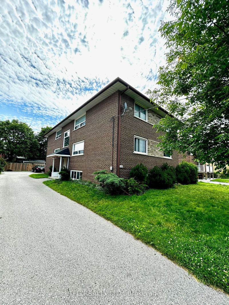 home for lease on 4-219 Montrave Avenue