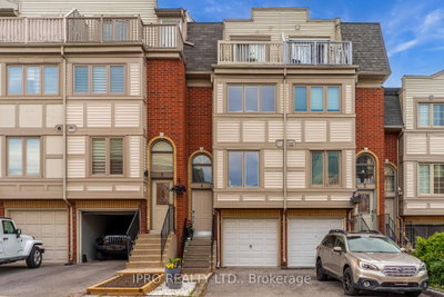 Townhouse sold at 4-1635 Pickering Pkwy, Pickering, Ontario, L1V 6W8 - Village East - MLS: E9010782