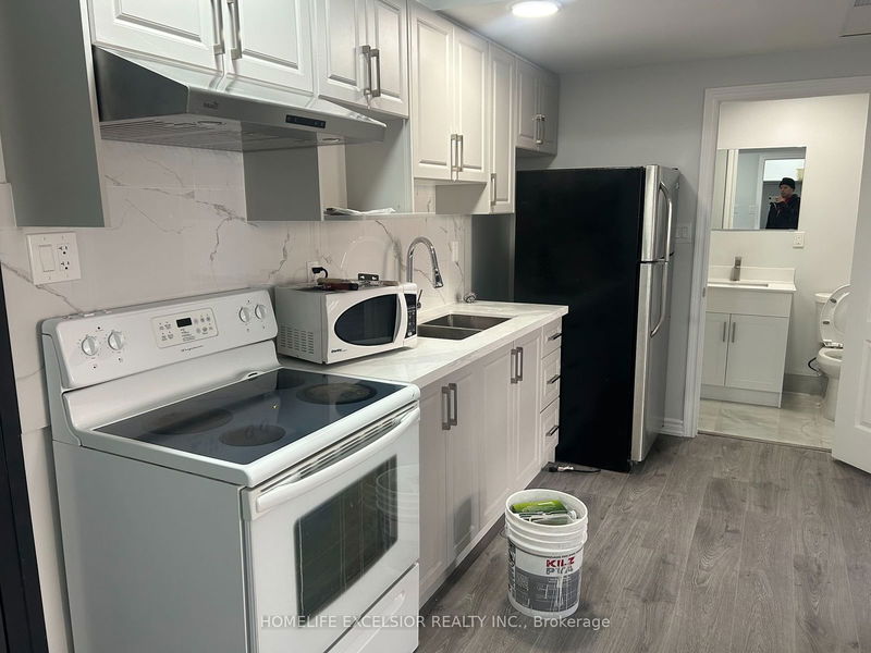 home for lease on Unit 3-3 Simcoe Street S