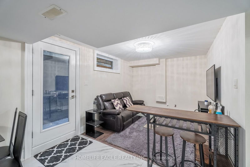 85 Oakridge Dr  Toronto, M1M 2A6 | Image 30