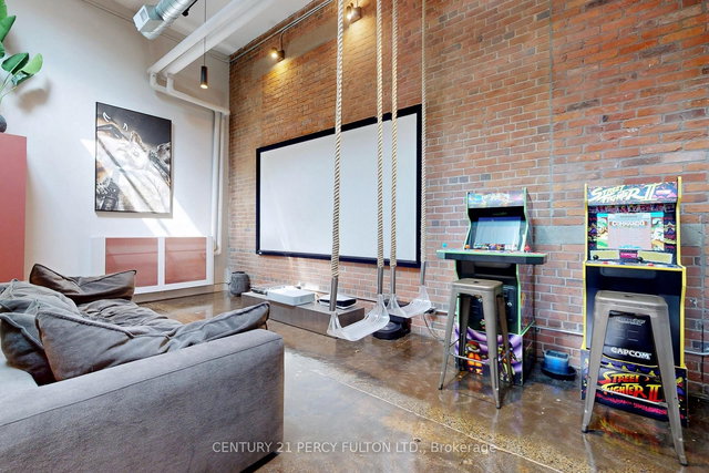 124 - 326 Carlaw Avenue