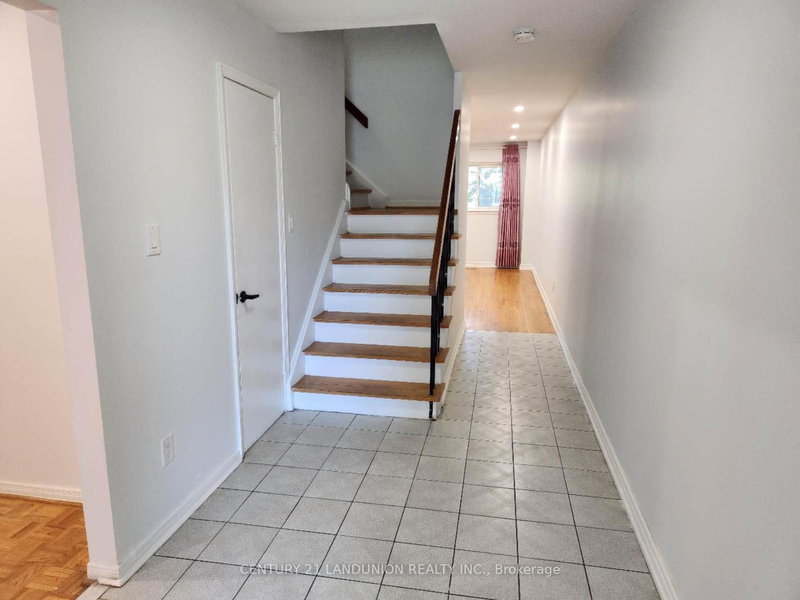 10 Lunsfield Cres, Toronto, M1S 3S1 | Image 3