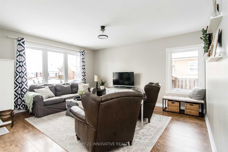 Main - 991 Hortop St, Oshawa, L1G 4P4 | Image 2