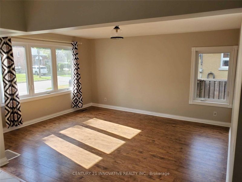 Main - 991 Hortop St, Oshawa, L1G 4P4 | Image 3