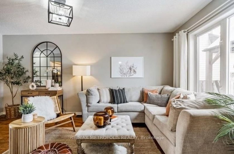 12 Carrington Pl, Whitby, L1R 3E9 | Image 3