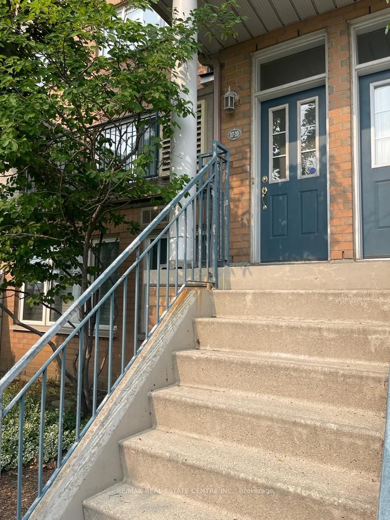 home for lease on 20-117 Omni Drive