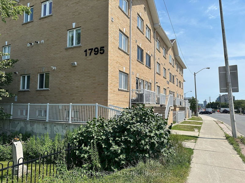 home for lease on 210-1795 Markham Road E