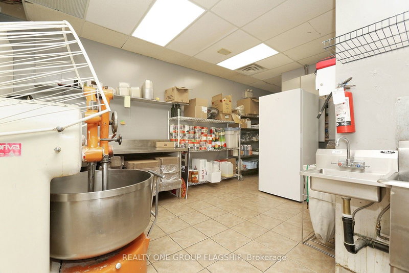 1561 Durham Regional Hwy2, Clarington, L1E 2G5 | Image 3