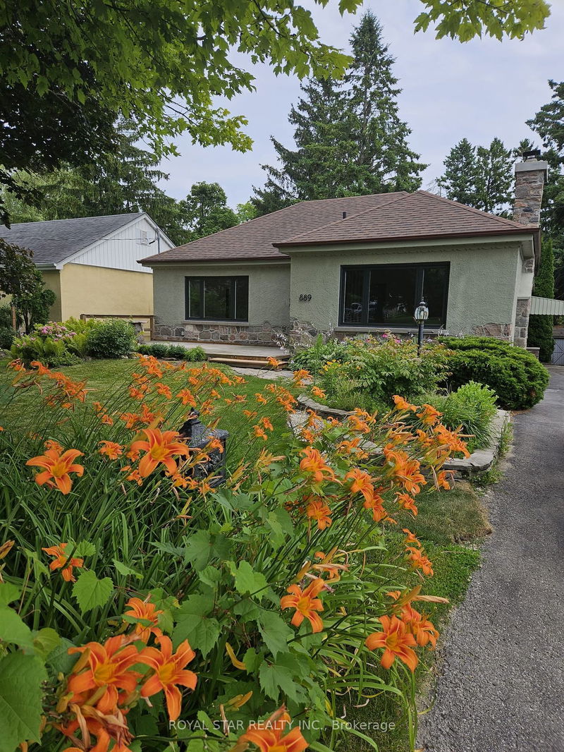 home for lease on 889 Parklane Avenue