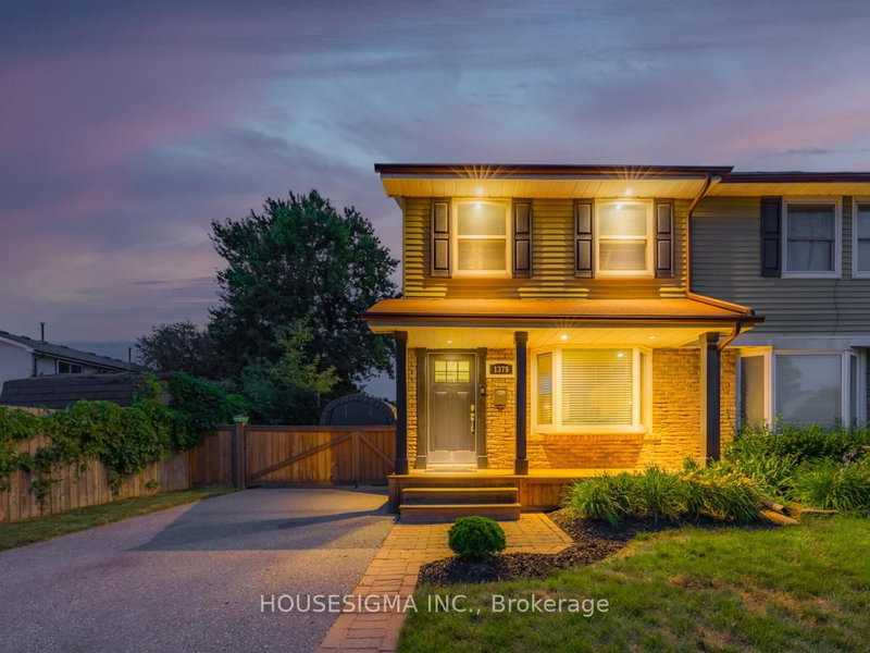 1379 Orlando Crt, Oshawa, L1G 6T8 | Image 2