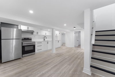 Detached House leased at 3 Dallyn Crescent, Toronto, Ontario, M1K 4V8 - Eglinton East - MLS: E9034093