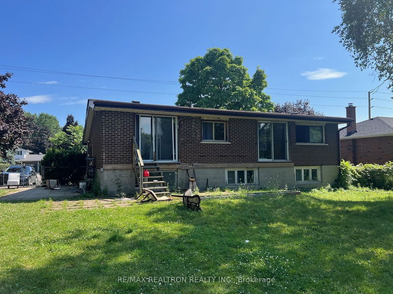 1906 Rossland Rd E Whitby, L1N 3P5 | Image 6